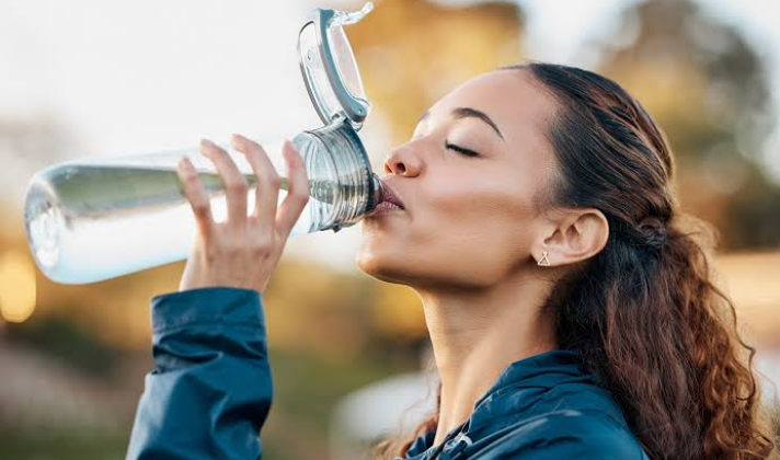 How Hydration Supports Digestion and Supplement Routines